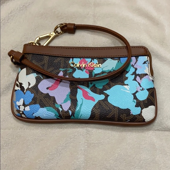 Calvin Klein Handbags - Calvin Klein wristlet     NWOT